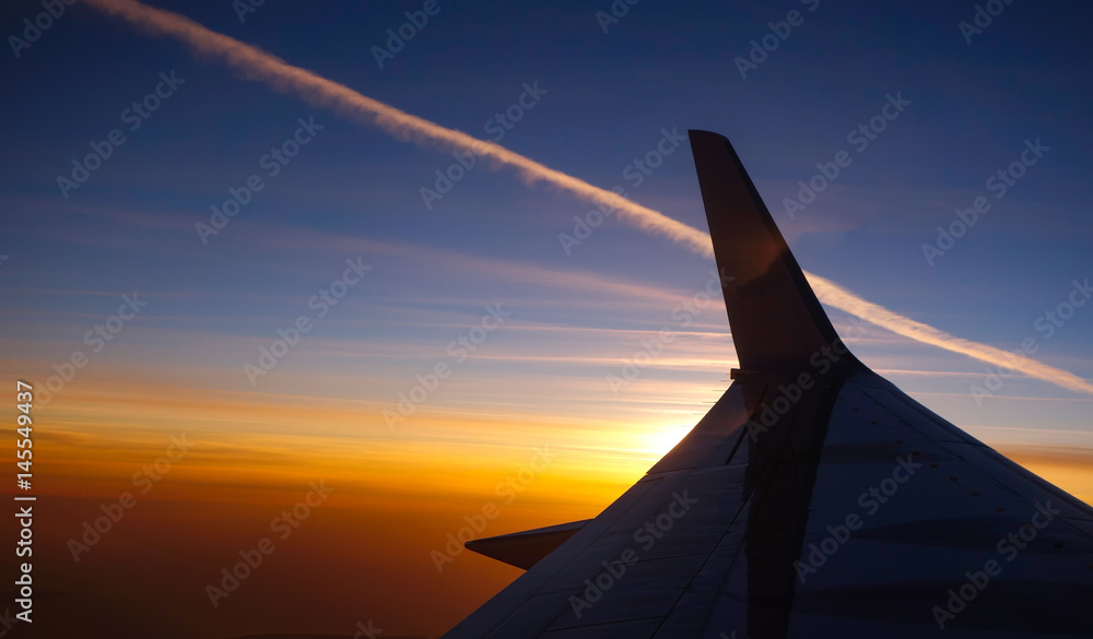 Sonnenuntergang über den Wolken Sonnenuntergang über den Wolken