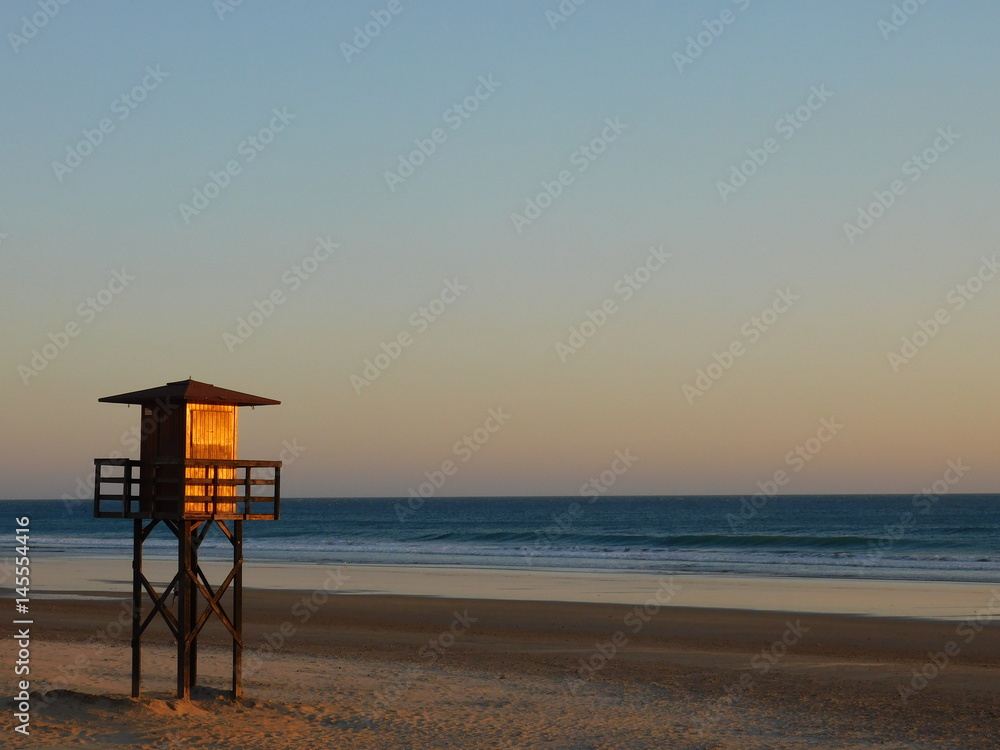 Abendstimmung an einem Strand an der Costa de la Luz in der Vorsaison Abendstimmung an einem Strand an der Costa de la Luz in der Vorsaison