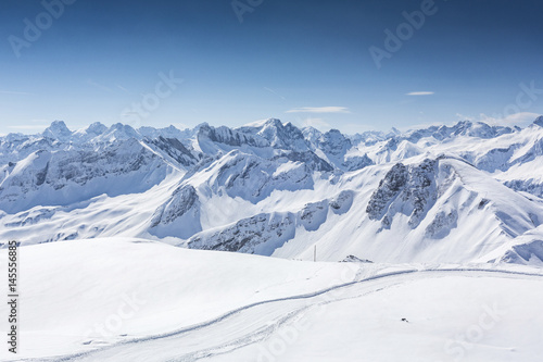 Allgäu im Winter, Panorama vom Skigebiet Nebelhorn nach Osten