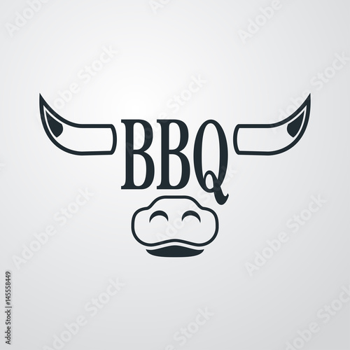 Icono plano BBQ en cabeza toro en fondo degradado