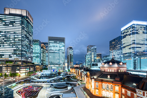 Canvas Print modern buildings in midtown of tokyo at twilight