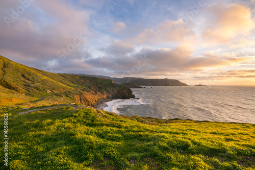 Canvastavla Sunset view at Mori Point over the coastline and Pacific Ocean, Golden Gate Nati