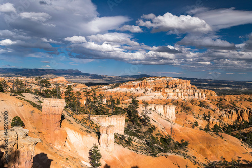 View from Sunrise Point, Hiking in Bryce Canyon, Rim trail-Sunset to Sunrise, Queens Garden and Peek-A-Boo Loop Trails, Bryce Canyon National Park, North America, USA