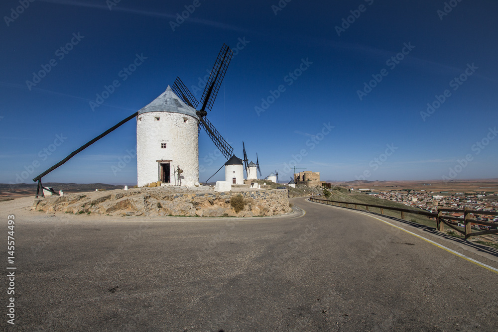 Molinos de Viento en Consuegra (Toledo) Molinos de Viento en Consuegra (Toledo)