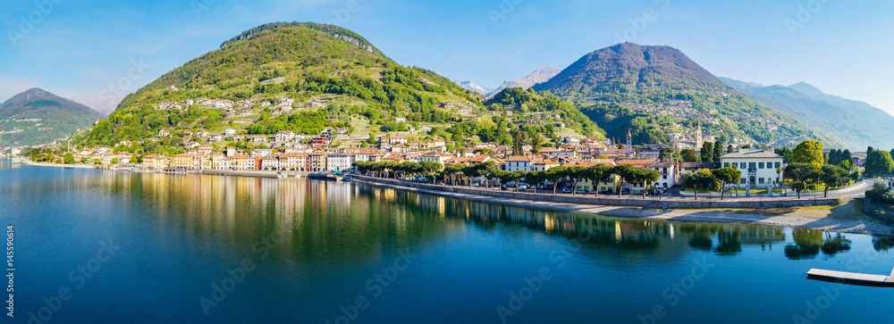 Fototapeta premium Domaso - Lago di Como (IT) - Vista aerea panoramica