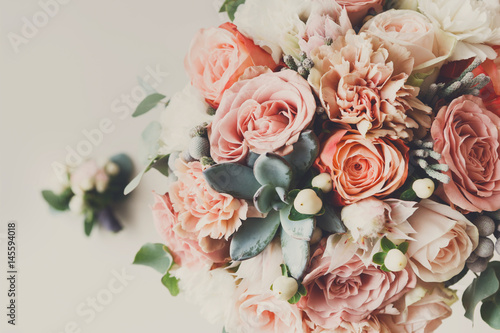 Wedding flowers, floral decor, bridal bouquet