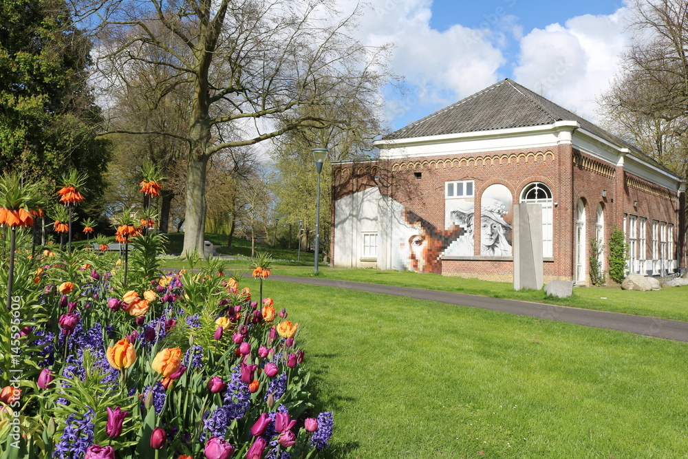 Ingang van de Prinsentuin in de historische binnenstad van Leeuwarden