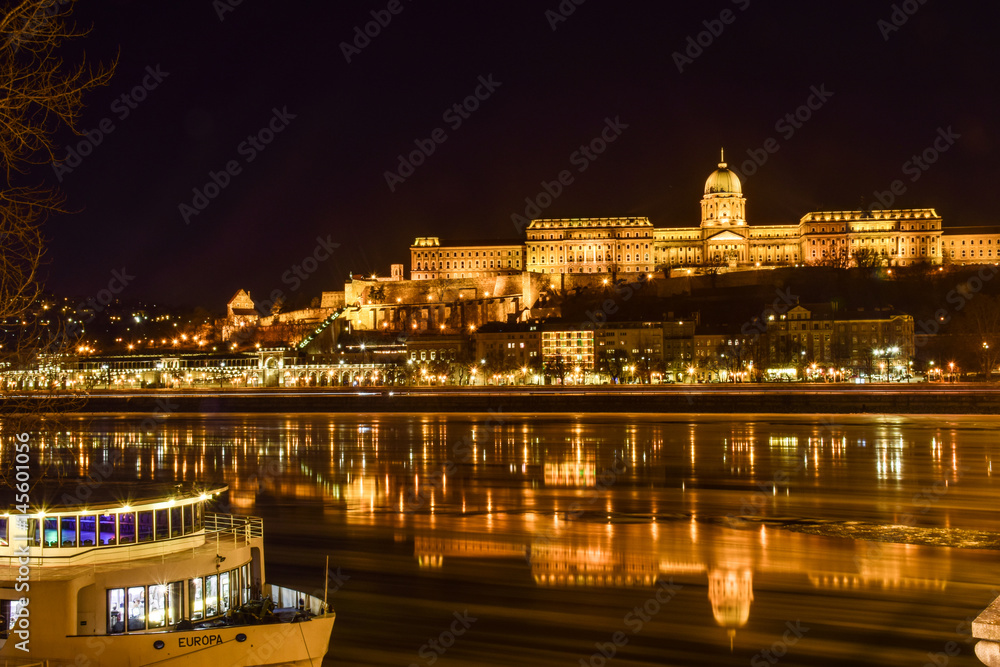 Fototapeta premium View of Budapest Castle from the Danube