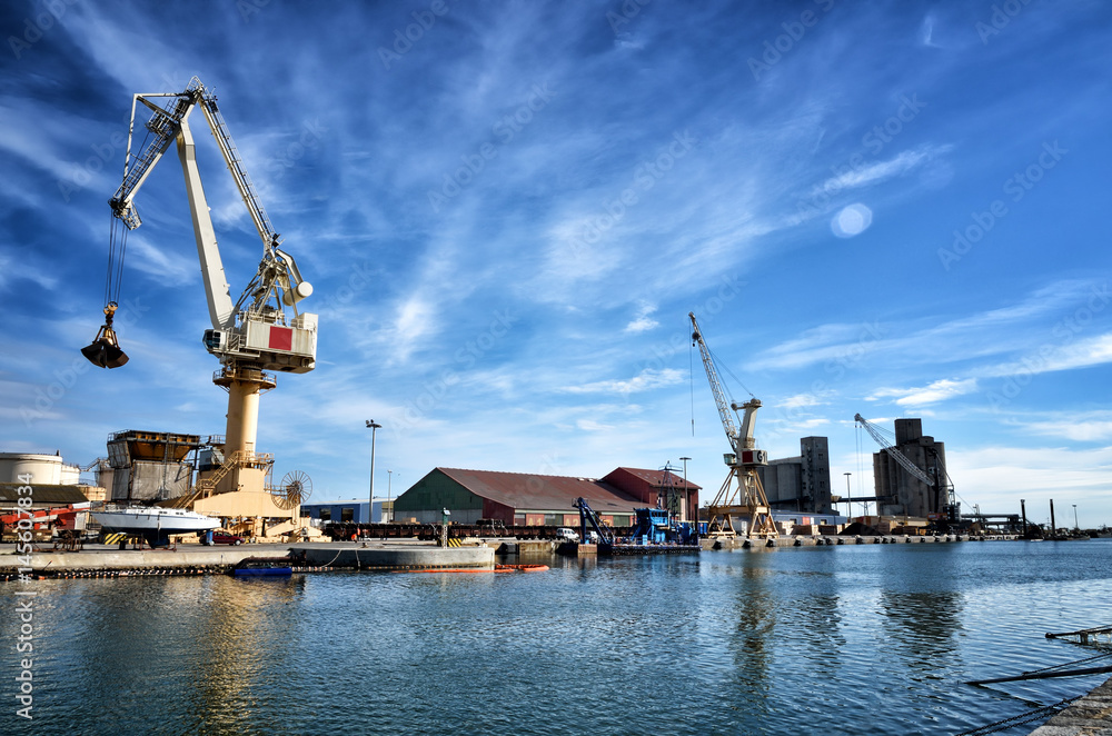 Obraz premium Sea trading port activities
