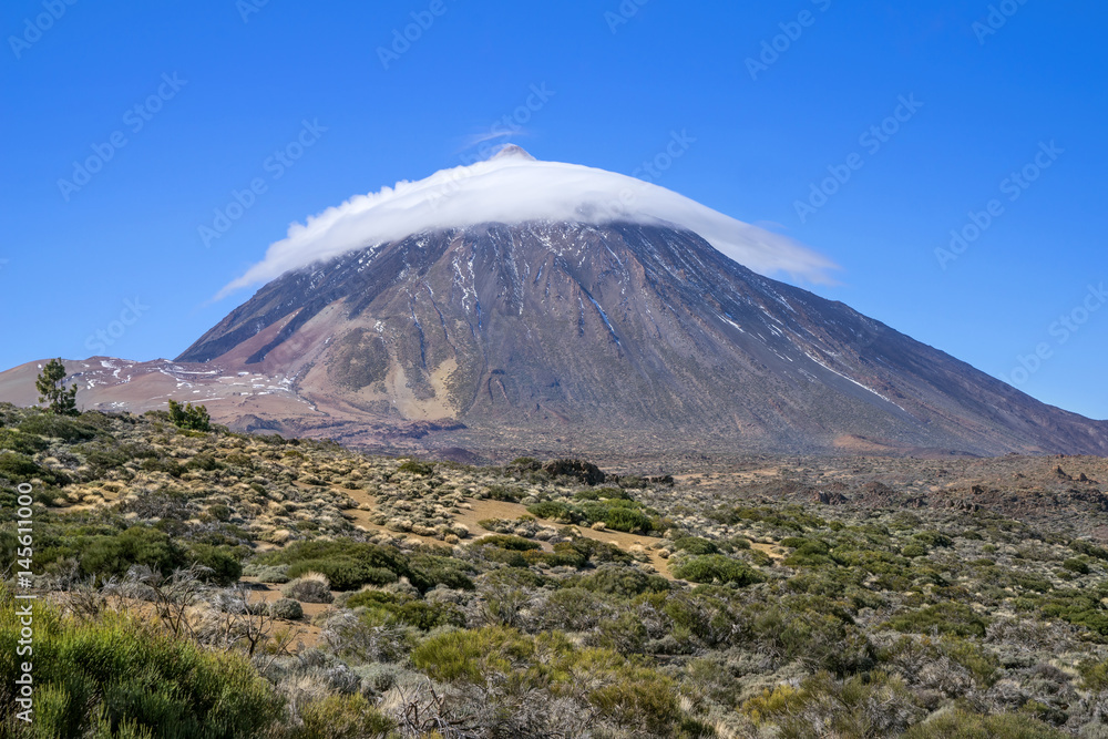 Obraz premium Teide mit Wolkenmütze einer Lenticularis Wolke 
