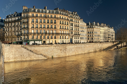 Île Saint-Louis on a Sunday afternoon in January © David Henry