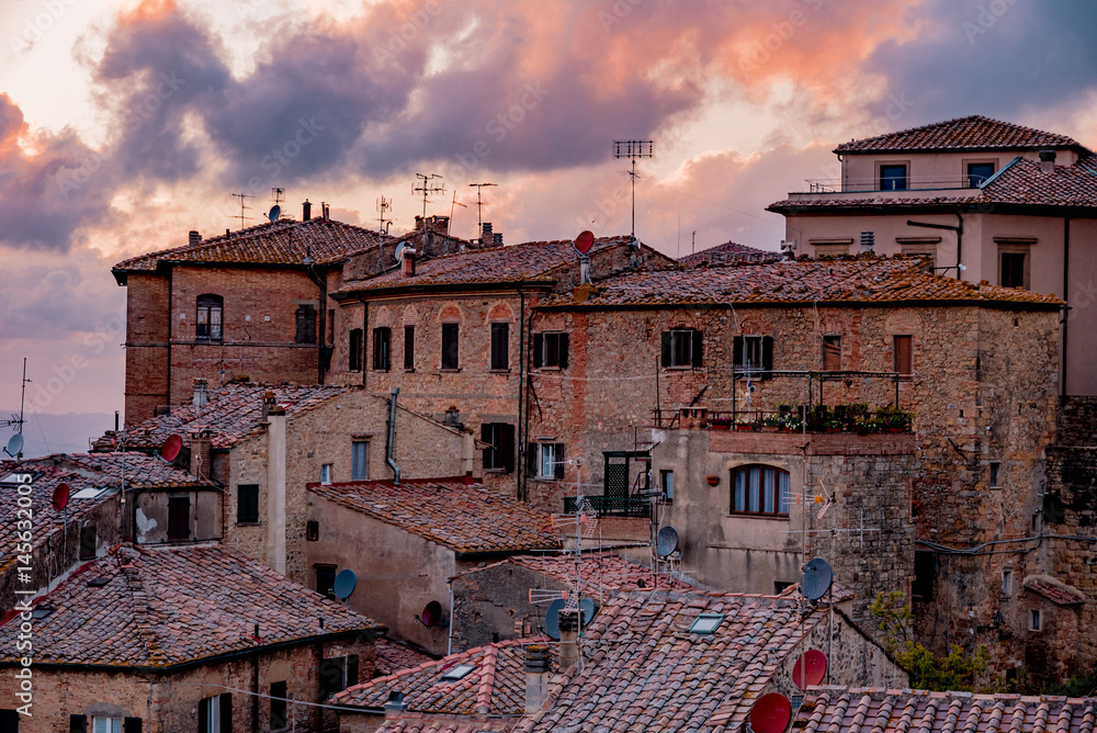 Obraz premium Panorama of the city of volterra at sunset