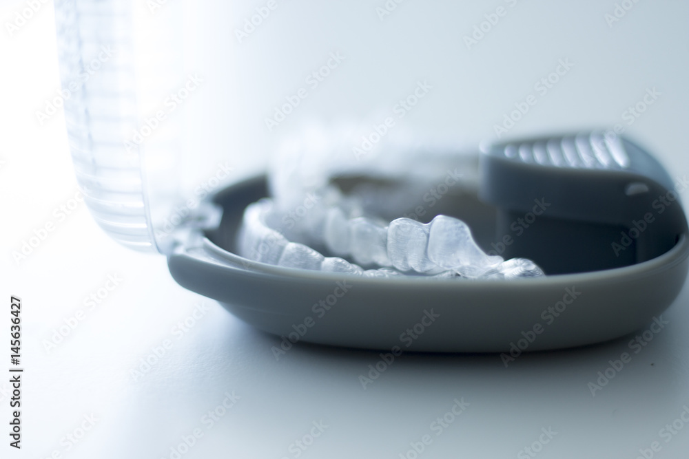 Invisible dental brackets case Invisible dental brackets case