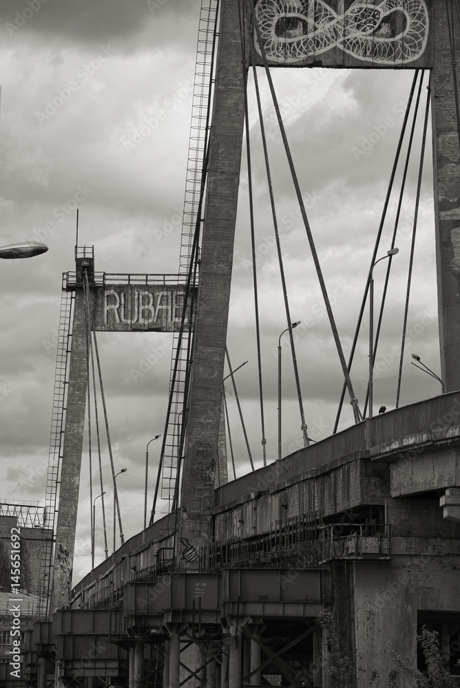 Naklejka premium Abandoned bridge