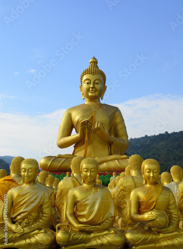 Makha Bucha, buddha with 12...