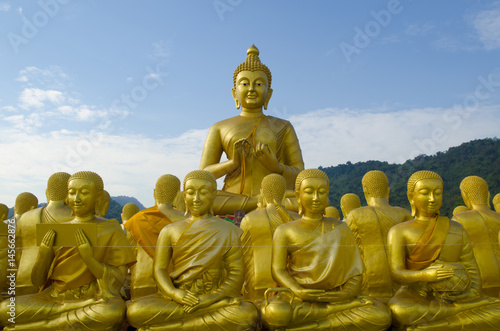 Makha Bucha, buddha with 12...