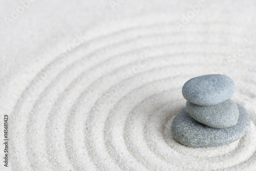 Kieselsteine auf Sand  Zen Style