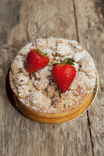 crumble au fraises gâteau fruit et sucre photo