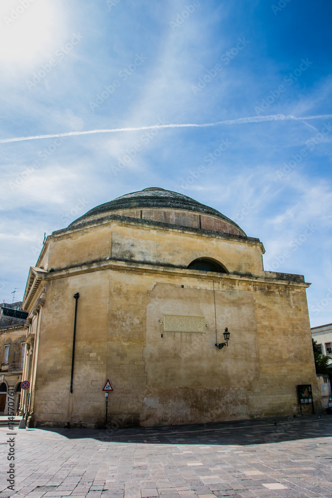Kirche mit runder Kuppel in Lecce, in Apulien, Italien