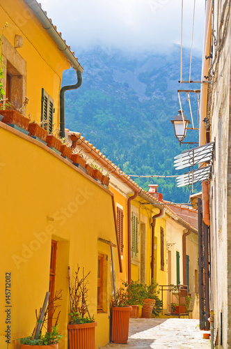 Fototapeta Naklejka Na Ścianę i Meble -  Cozy streets of the island of Elba
