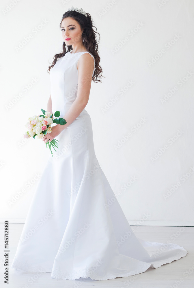 bride in white wedding dress with a bouquet of flowers