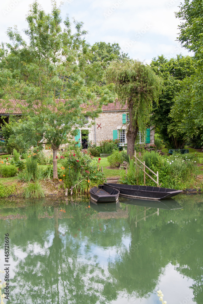 Obraz premium Maison maraichine dans le Marais poitevin, Deux Sèvres