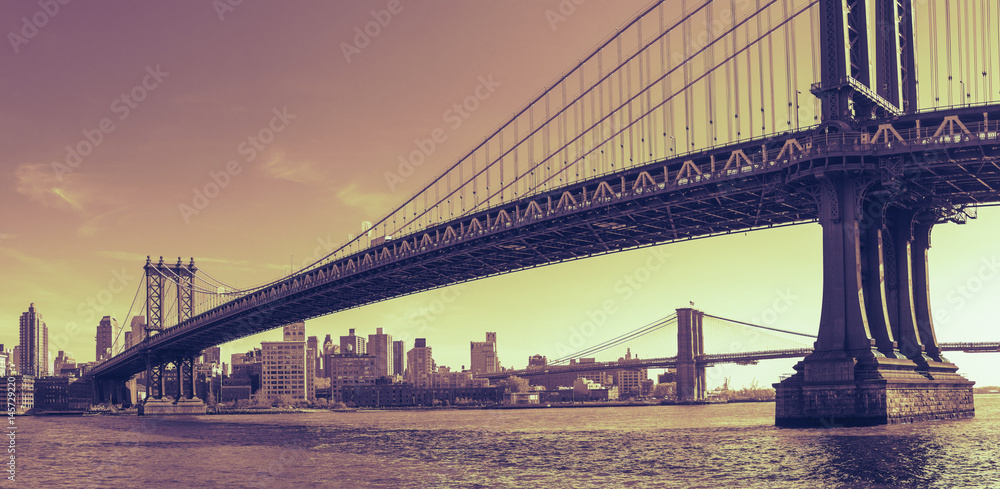 Fototapeta Panorama Manhattan Bridge z dramatycznym tonowaniem