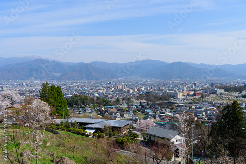 長野 桜と町並み 善光寺雲上殿からの眺め