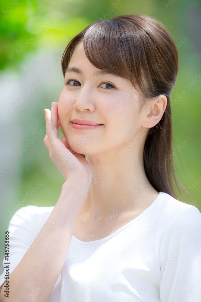 スキンケア・女性・新緑 スキンケア・女性・新緑