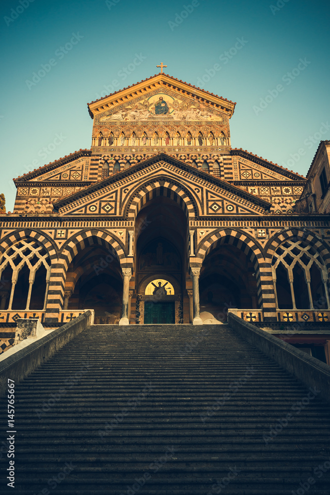 Obraz premium amalfi cathedral at sunset