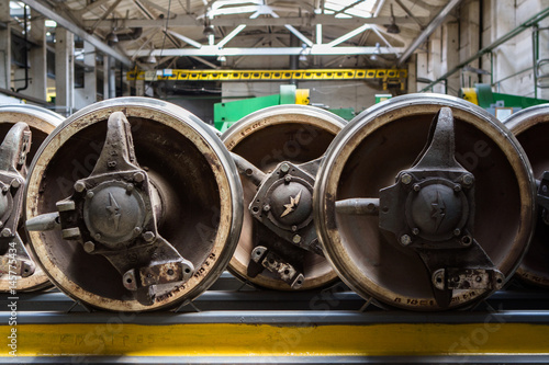 Bild auf Leinwand Set of steel wheels for trains. Workshop metro