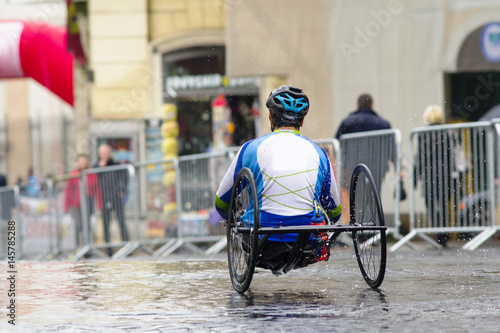 atleta paralimpico, maratona photo