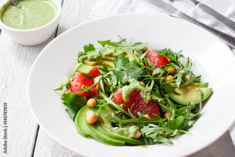 Salad with avocado, grapefruit and chickpeas Salad with avocado, grapefruit and chickpeas