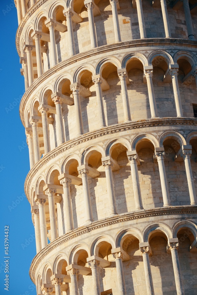 Leaning tower Pisa closeup