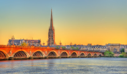 Fototapete Europa Pont de Pierre Brücke in Bordeaux  © Leonid Andronov