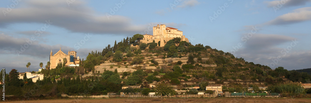 Arta Mallorca Balearen Kirche Spanien abends Panorama