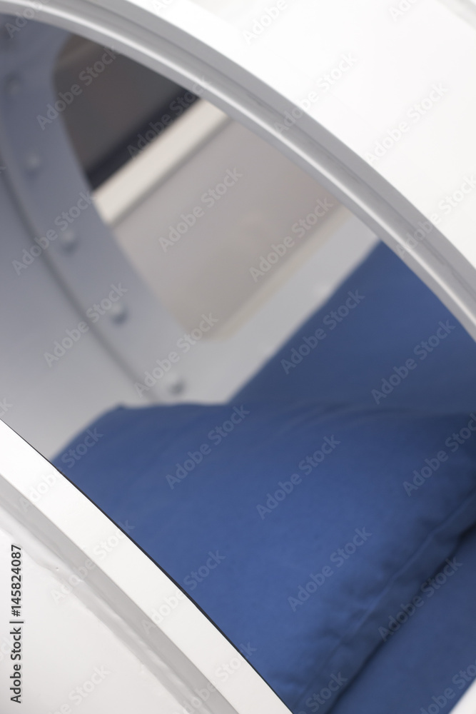 Hyperbaric oxygen tank chamber Hyperbaric oxygen tank chamber