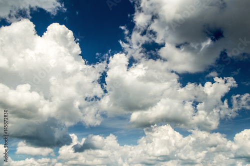  clouds in the blue sky