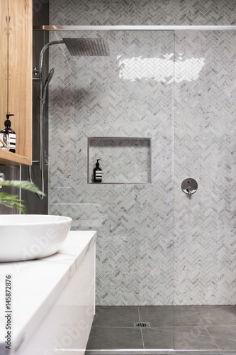 Rain shower with herringbon...