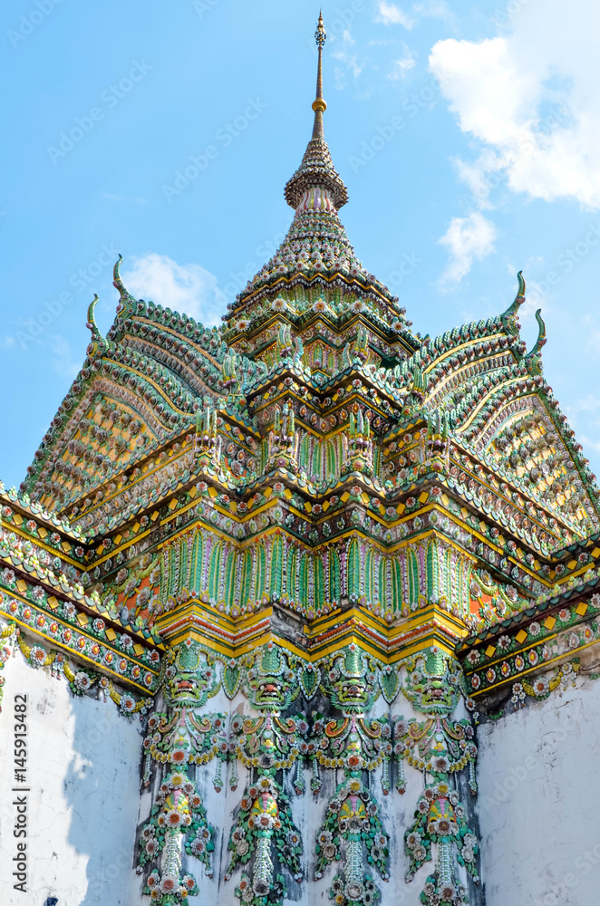 Fototapeta premium A tower roof in Wat Pho, Bangkok, thailand