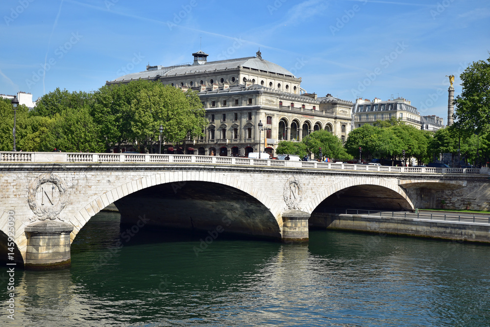 Le pont au Change sur la Seine à Paris, France