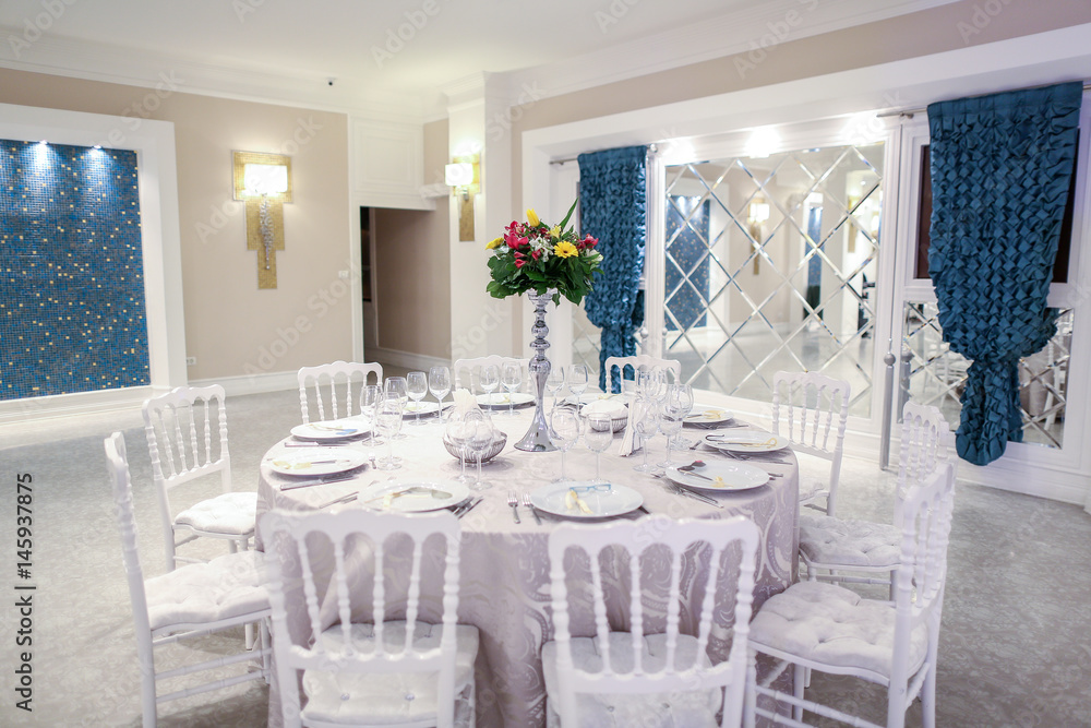 Elegant table arrangement Elegant table arrangement
