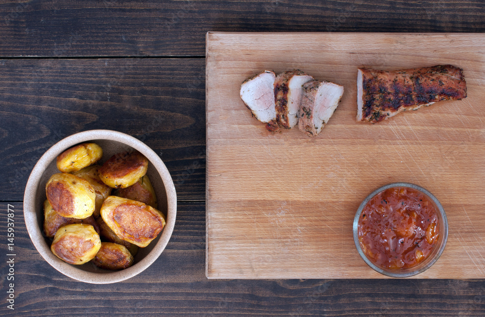 Roasted pork tenderloin with mango chutney and potatoes Roasted pork tenderloin with mango chutney and potatoes