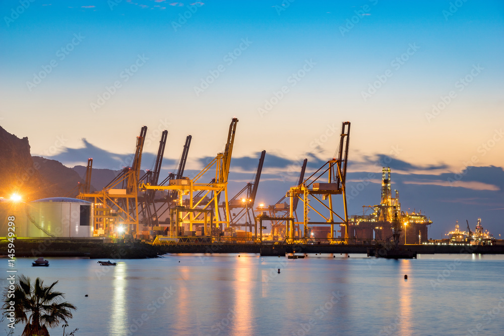 Fototapeta premium Drilling platform in the port of Tenerife