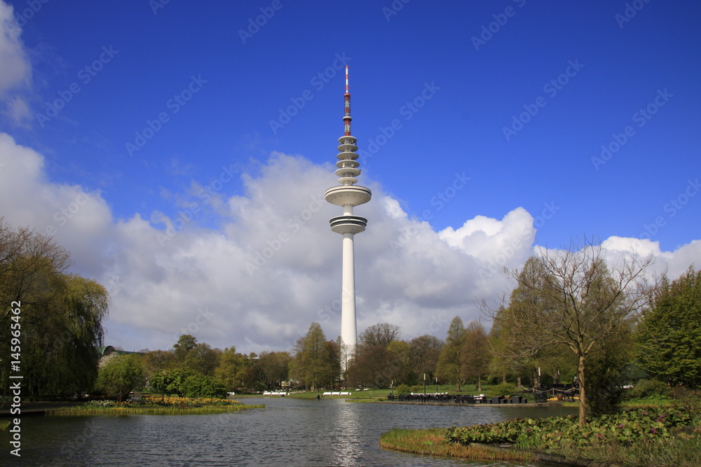 Naklejka premium Blick auf den Fernsehturm in Hamburg
