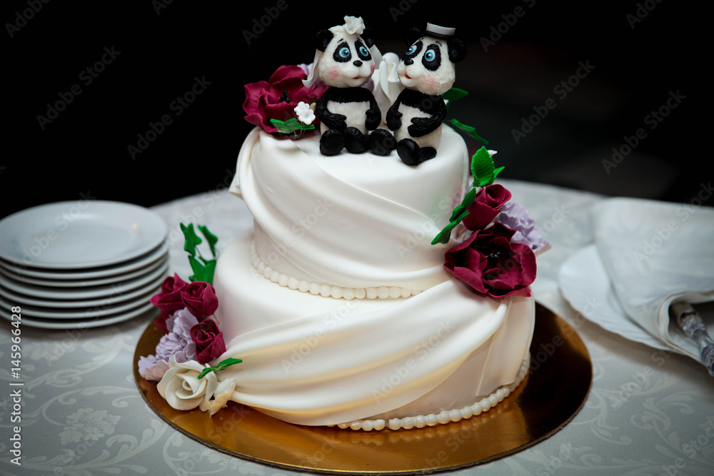 wedding cake with figurines wedding cake with figurines