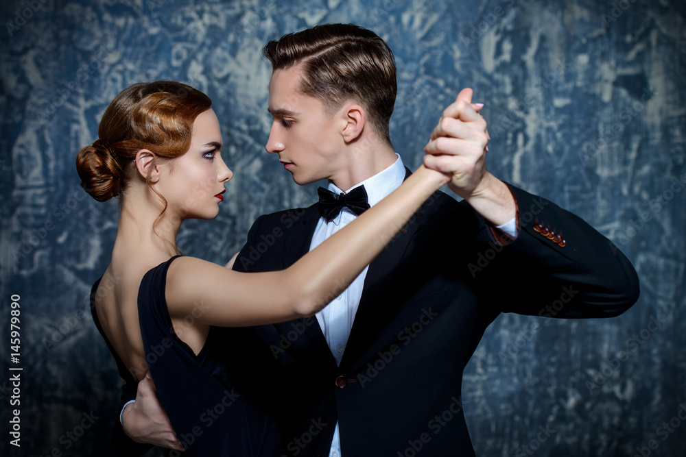 couple dancing tango - obrazy, fototapety, plakaty 