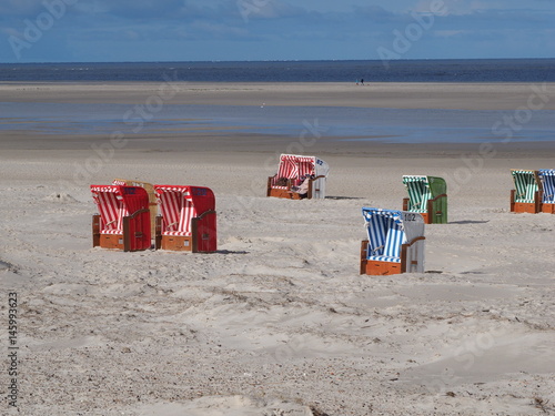 Strandkörbe am strand 