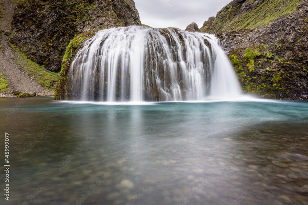 Der unbekannte Wasserfall Stjornarfoss auf Island