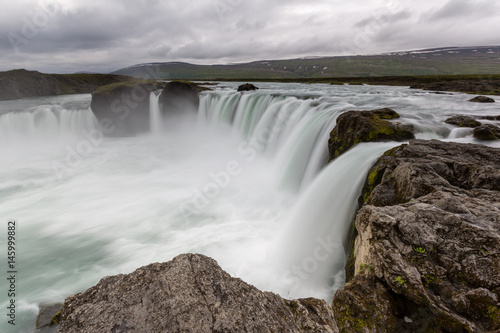 Der bekannte Wasserfall Godafoss auf Island